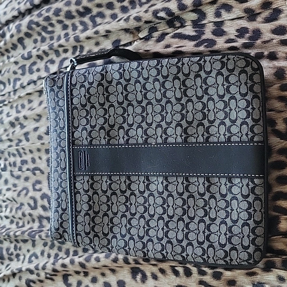 Vintage Coach Signature crossbody
